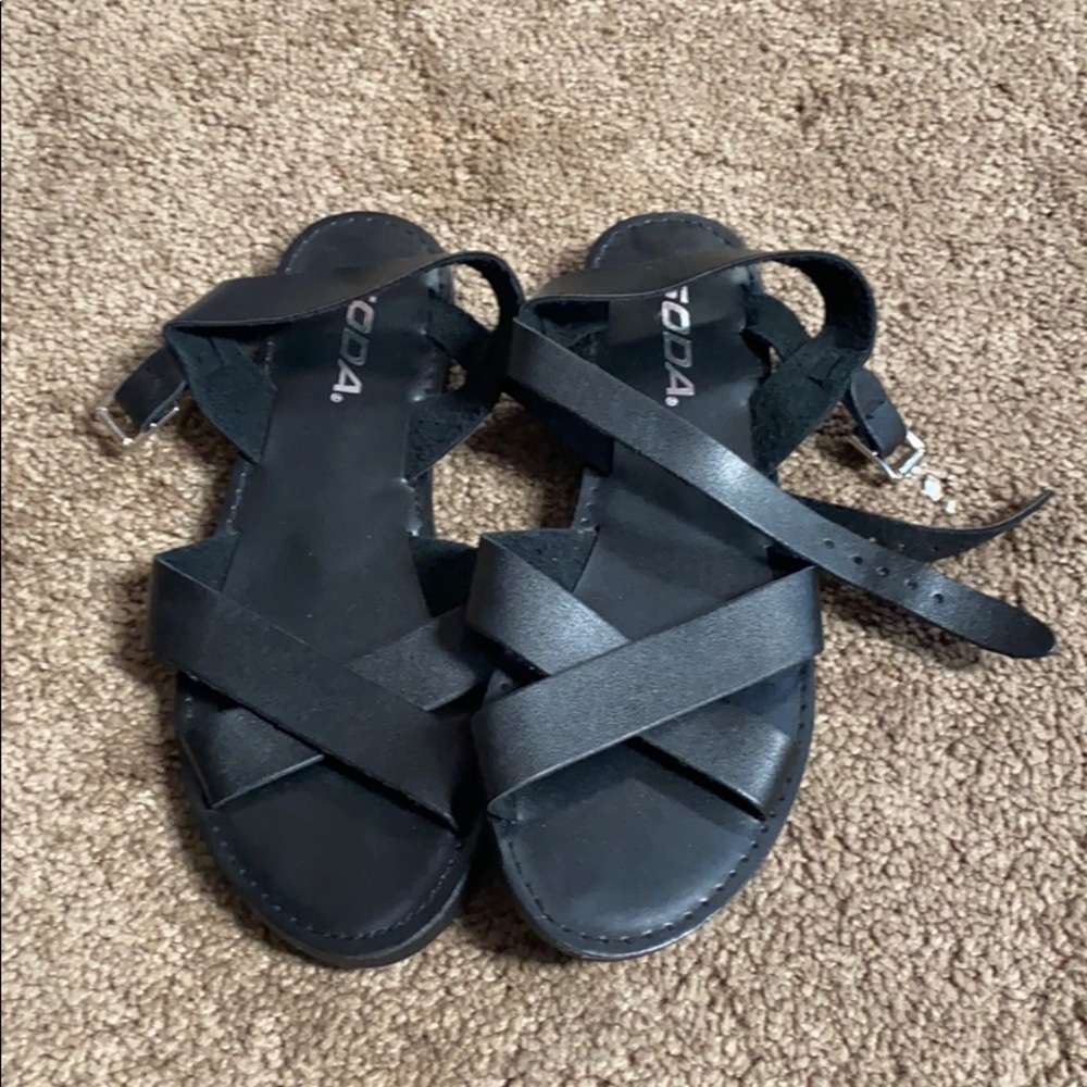 New black sandals